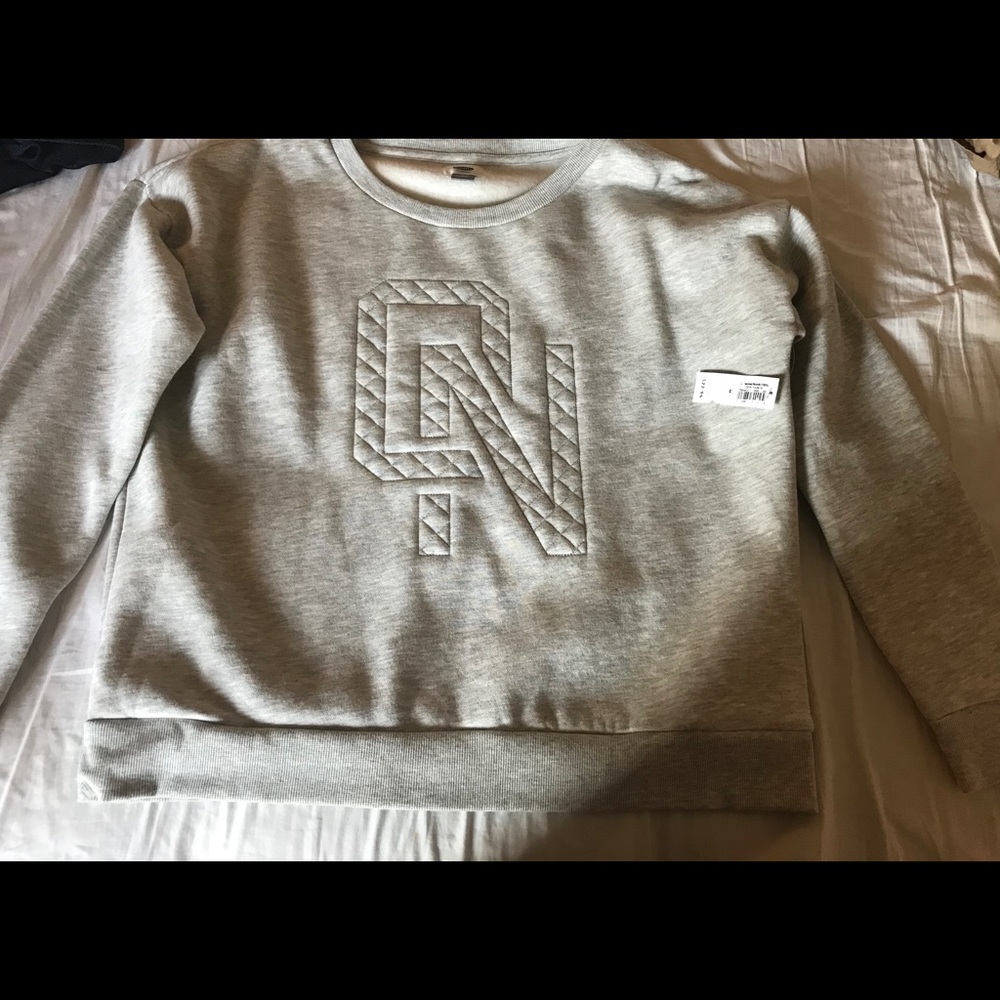 Grey old navy sweater never worn